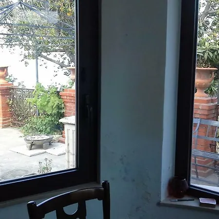 La Cage Aux Folles Bed & Breakfast 4*