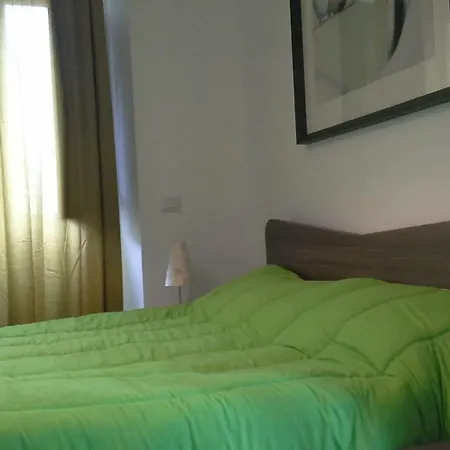 Bed & Breakfast La Cage Aux Folles 2*