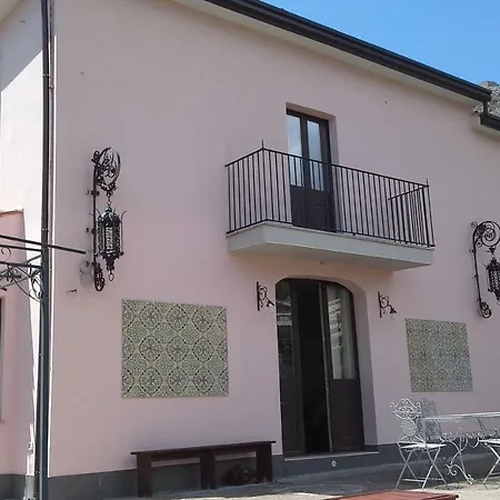 Bed & Breakfast La Cage Aux Folles 2*