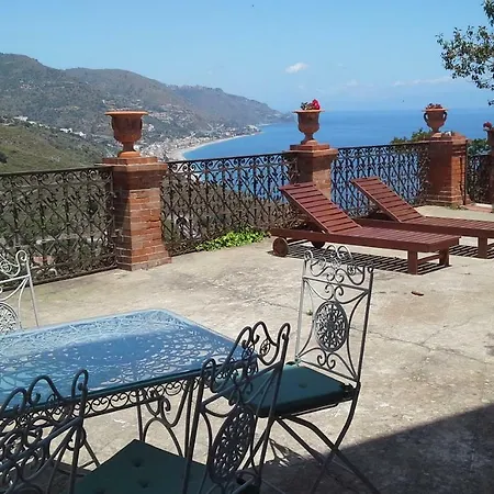 La Cage Aux Folles Bed & Breakfast Taormina
