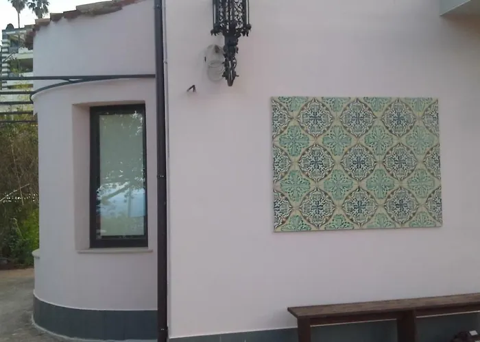 La Cage Aux Folles Oda ve Kahvaltı 4*